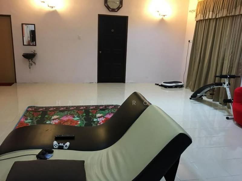 Bungalow House for Sale in Taman Tunku Sarina (Bandar Darulaman) - Hasrul Rosli - Living Room - PropertyGuru.com.my