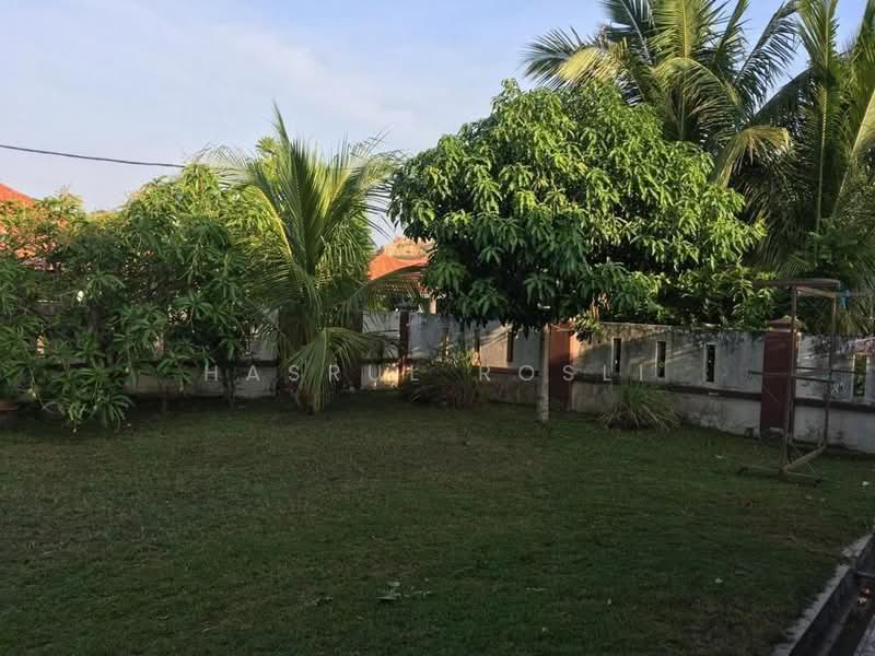 Bungalow House for Sale in Taman Tunku Sarina (Bandar Darulaman) - Hasrul Rosli - Garden - PropertyGuru.com.my