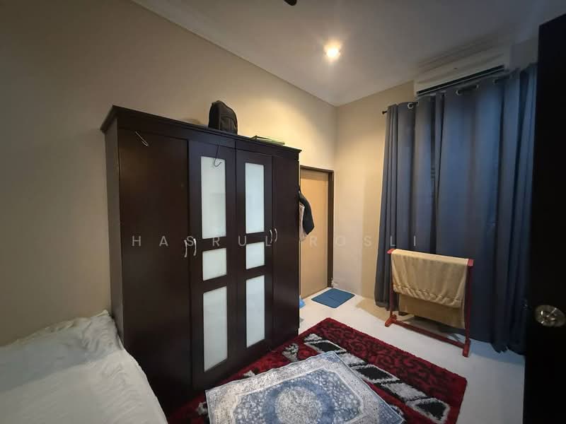Bungalow House for Sale in Taman Tunku Sarina (Bandar Darulaman) - Hasrul Rosli - Bedroom - PropertyGuru.com.my