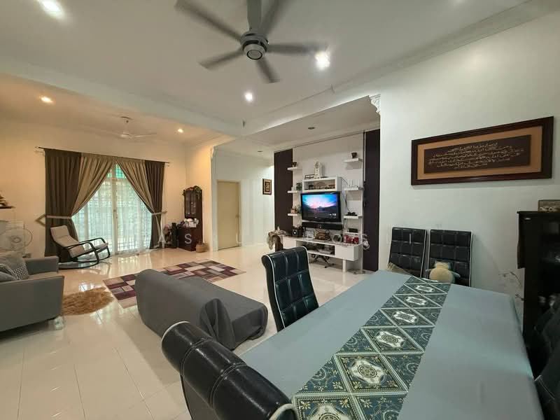 Bungalow House for Sale in Taman Tunku Sarina (Bandar Darulaman) - Hasrul Rosli - Living Room - PropertyGuru.com.my