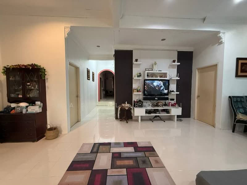 Bungalow House for Sale in Taman Tunku Sarina (Bandar Darulaman) - Hasrul Rosli - Living Room - PropertyGuru.com.my