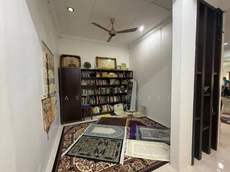 Bungalow House for Sale in Taman Tunku Sarina (Bandar Darulaman) - Hasrul Rosli - Interior - PropertyGuru.com.my