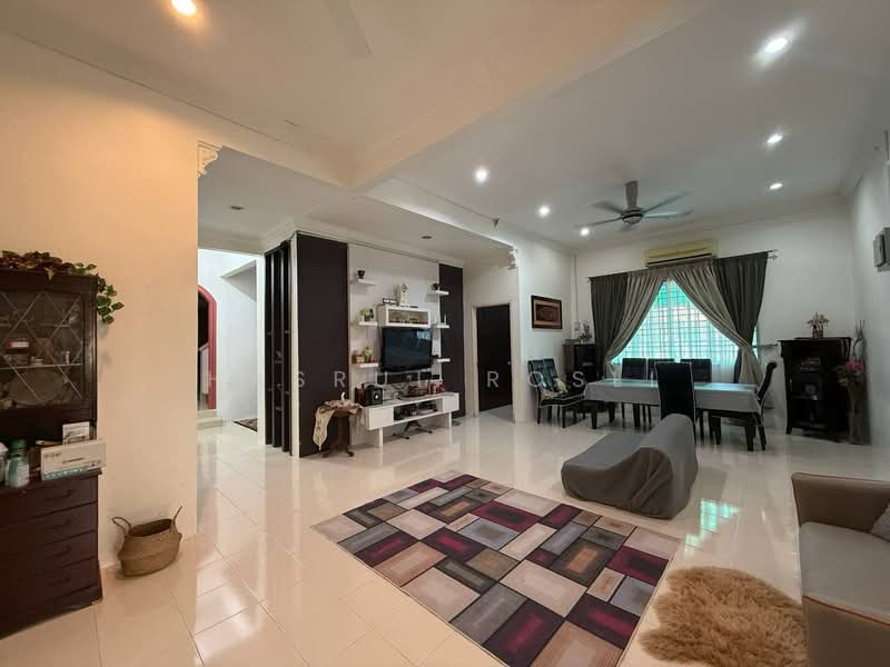 Bungalow House for Sale in Taman Tunku Sarina (Bandar Darulaman) - Hasrul Rosli - Living Room - PropertyGuru.com.my