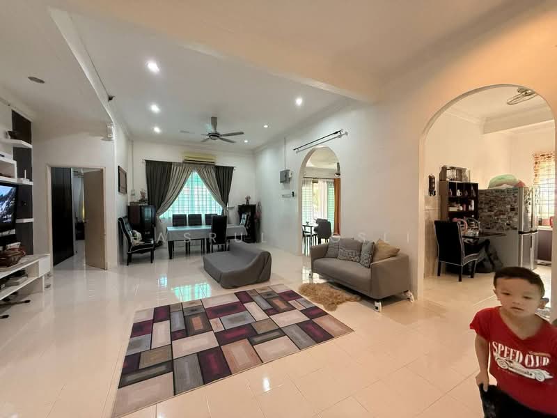 Bungalow House for Sale in Taman Tunku Sarina (Bandar Darulaman) - Hasrul Rosli - Living Room - PropertyGuru.com.my