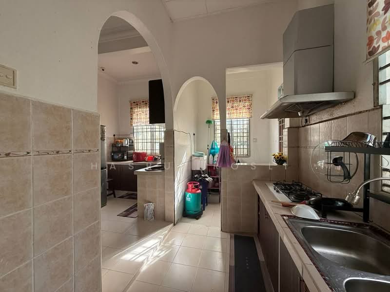 Bungalow House for Sale in Taman Tunku Sarina (Bandar Darulaman) - Hasrul Rosli - Kitchen - PropertyGuru.com.my