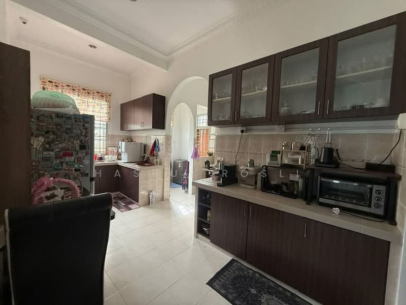 Bungalow House for Sale in Taman Tunku Sarina (Bandar Darulaman) - Hasrul Rosli - Kitchen - PropertyGuru.com.my