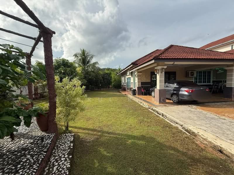 Bungalow House for Sale in Taman Tunku Sarina (Bandar Darulaman) - Hasrul Rosli - Exterior - PropertyGuru.com.my