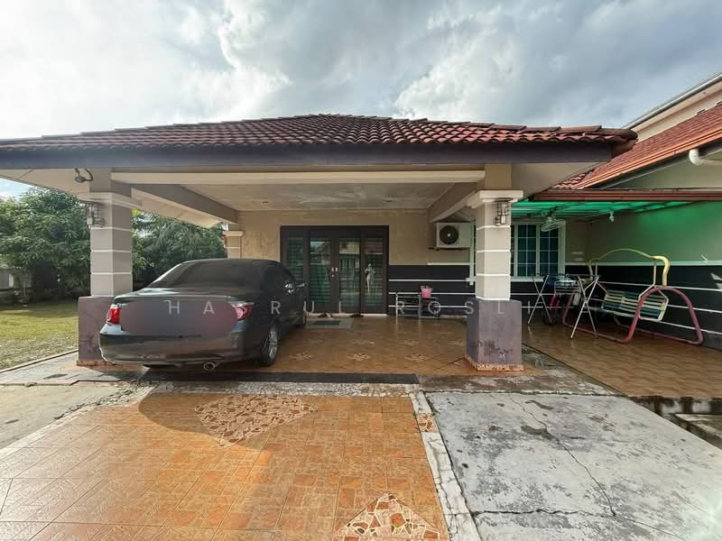 Bungalow House for Sale in Taman Tunku Sarina (Bandar Darulaman) - Hasrul Rosli - Exterior - PropertyGuru.com.my
