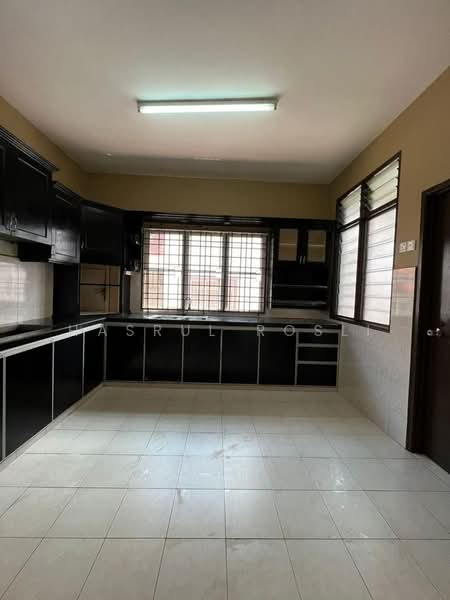 2-storey Terraced House for Sale in Taman Tunku Sarina (Bandar Darulaman) - Hasrul Rosli - Kitchen - PropertyGuru.com.my