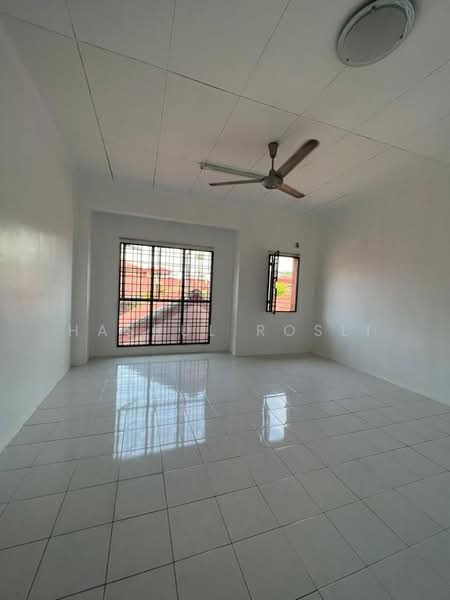 2-storey Terraced House for Sale in Taman Tunku Sarina (Bandar Darulaman) - Hasrul Rosli - Interior - PropertyGuru.com.my