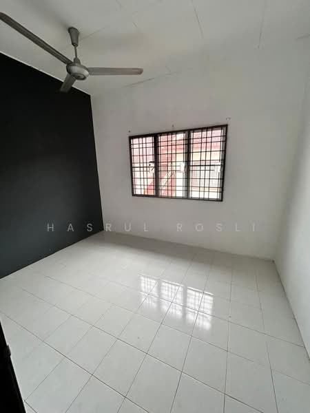 2-storey Terraced House for Sale in Taman Tunku Sarina (Bandar Darulaman) - Hasrul Rosli - Interior - PropertyGuru.com.my