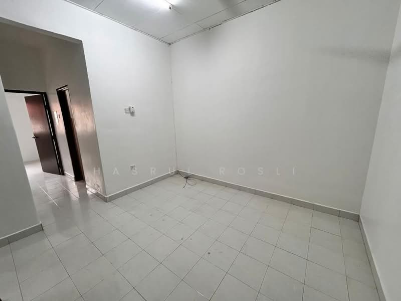 2-storey Terraced House for Sale in Taman Tunku Sarina (Bandar Darulaman) - Hasrul Rosli - Interior - PropertyGuru.com.my