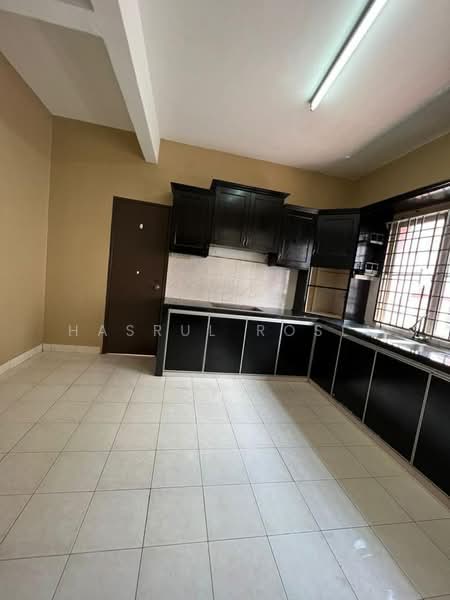 2-storey Terraced House for Sale in Taman Tunku Sarina (Bandar Darulaman) - Hasrul Rosli - Kitchen - PropertyGuru.com.my
