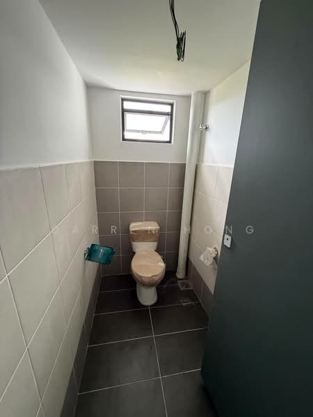 Shop / Office untuk Disewa di Bandar Baru Permas Jaya (Permas Jaya) - Darren Hong - Bathroom - PropertyGuru.com.my