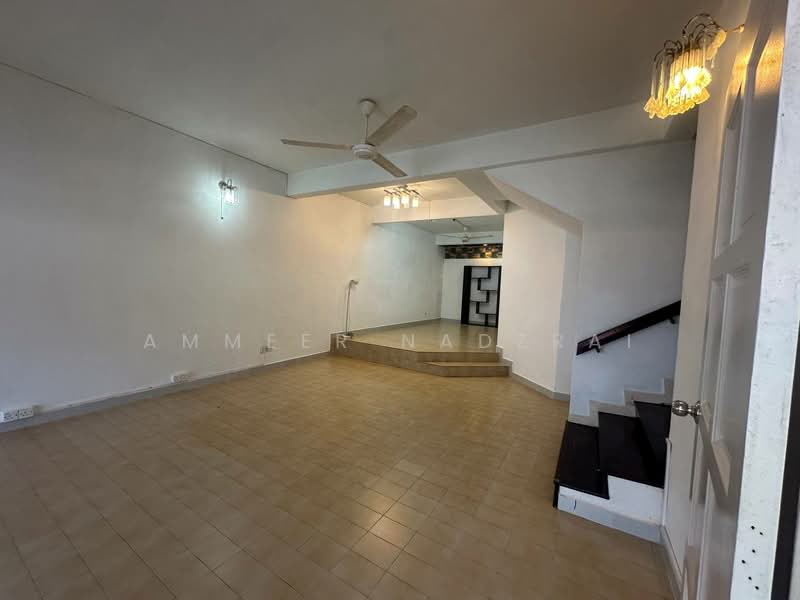 Rumah Teres 2-Tingkat untuk Dijual di Taman TAR (Tun Abdul Razak) (Ampang) - Ammeer Nadzrai - Living Room - PropertyGuru.com.my