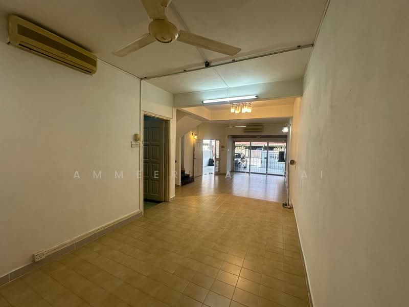 Rumah Teres 2-Tingkat untuk Dijual di Taman TAR (Tun Abdul Razak) (Ampang) - Ammeer Nadzrai - Living Room - PropertyGuru.com.my