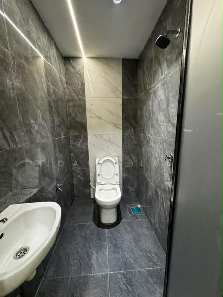 2-storey Terraced House for Sale in Taman Pelangi (Parit Jawa) - Joanne Lau - Bathroom - PropertyGuru.com.my