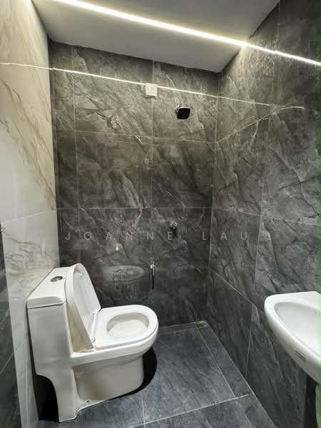 2-storey Terraced House for Sale in Taman Pelangi (Parit Jawa) - Joanne Lau - Bathroom - PropertyGuru.com.my
