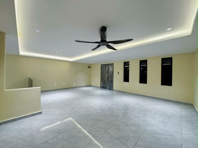 2-storey Terraced House for Sale in Taman Pelangi (Parit Jawa) - Joanne Lau - Living Room - PropertyGuru.com.my