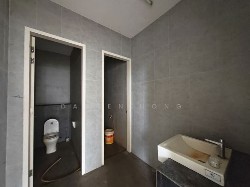 Kilang Berkembar untuk Disewa di Eco Business Park 2 Senai (Senai) - Darren Hong - Bathroom - PropertyGuru.com.my