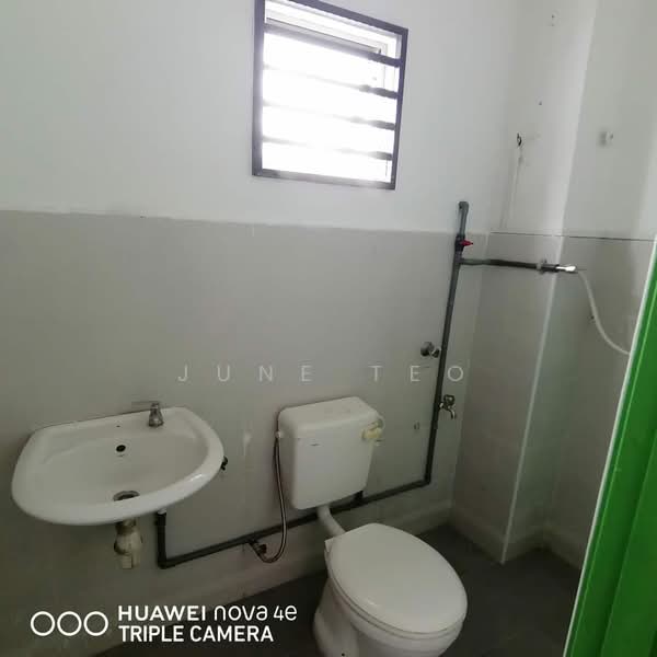 Terraced House for Rent in Kampung Sentosa Barat (Pasir Gudang) - June Teo - Bathroom - PropertyGuru.com.my