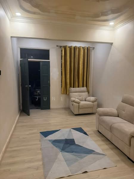 Rumah Teres 1-Tingkat untuk Disewa di Taman Sutera (Johor Bahru) - June Teo - Living Room - PropertyGuru.com.my