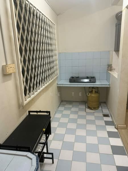 Rumah Teres 1-Tingkat untuk Disewa di Taman Sutera (Johor Bahru) - June Teo - Kitchen - PropertyGuru.com.my