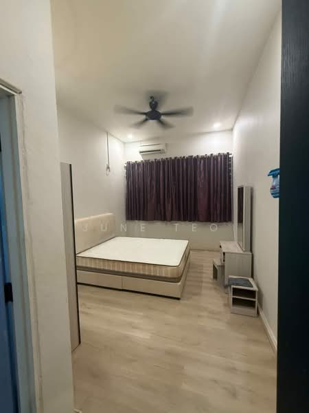 Rumah Teres 1-Tingkat untuk Disewa di Taman Sutera (Johor Bahru) - June Teo - Bedroom - PropertyGuru.com.my