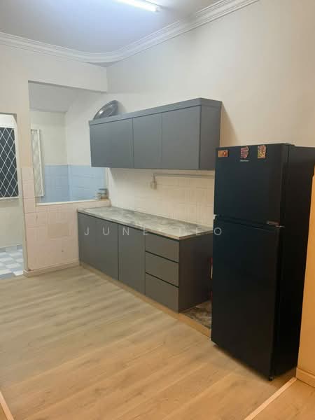 Rumah Teres 1-Tingkat untuk Disewa di Taman Sutera (Johor Bahru) - June Teo - Kitchen - PropertyGuru.com.my