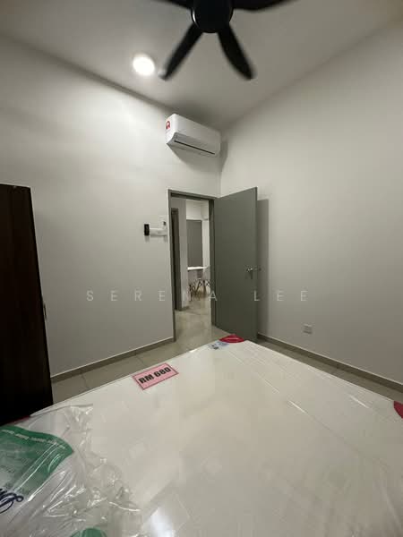 Kediaman Servis untuk Disewa di B11 Parkland Residence - Serena Lee - Bedroom - PropertyGuru.com.my