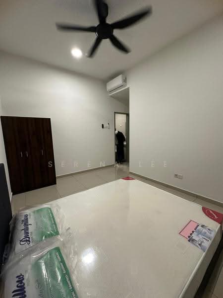 Kediaman Servis untuk Disewa di B11 Parkland Residence - Serena Lee - Bedroom - PropertyGuru.com.my