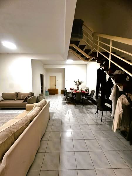 Rumah Teres 2-Tingkat untuk Dijual di Ukay Perdana (Ulu Kelang) - Fatin Ismail - Living Room - PropertyGuru.com.my