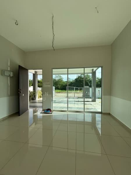 Rumah Berkembar untuk Dijual di Rumah Berkembar Setingkat Di Selama Perak (Simpang) - Sanggaran Muniandy - Living Room - PropertyGuru.com.my