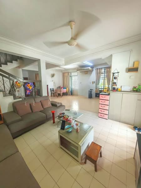 Rumah Berkembar untuk Dijual di Taman Bukit Kempas (Tampoi) - Ee Fong Toh - Living Room - PropertyGuru.com.my