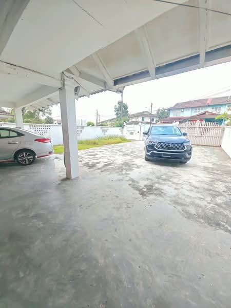 Rumah Berkembar untuk Dijual di Taman Bukit Kempas (Tampoi) - Ee Fong Toh - Exterior - PropertyGuru.com.my