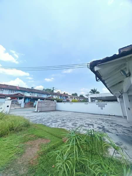 Rumah Berkembar untuk Dijual di Taman Bukit Kempas (Tampoi) - Ee Fong Toh - Exterior - PropertyGuru.com.my