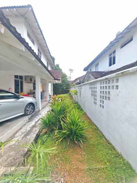 Rumah Berkembar untuk Dijual di Taman Bukit Kempas (Tampoi) - Ee Fong Toh - Exterior - PropertyGuru.com.my