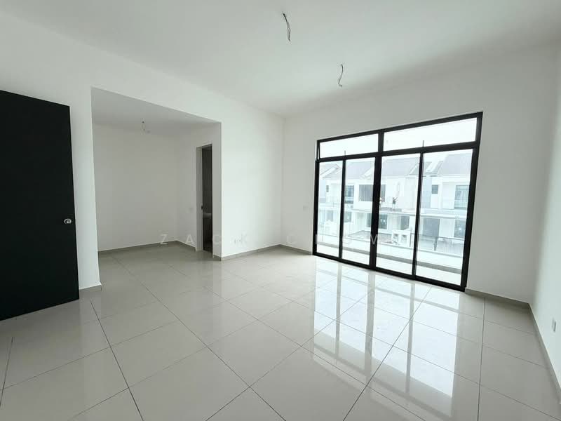 Rumah Teres 2-Tingkat untuk Dijual di Bandar Putra (Kulai) - Zack Chow - Living Room - PropertyGuru.com.my