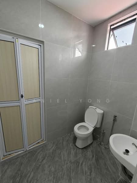 Rumah Teres 2-Tingkat untuk Dijual di Taman Puteri Wangsa (Ulu Tiram) - Daniel Yong - Bathroom - PropertyGuru.com.my