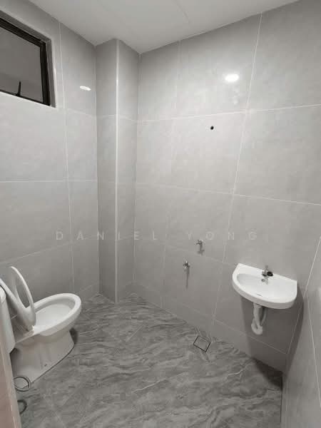 Rumah Teres 2-Tingkat untuk Dijual di Taman Puteri Wangsa (Ulu Tiram) - Daniel Yong - Bathroom - PropertyGuru.com.my