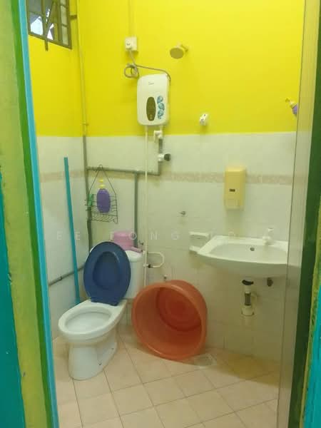 Rumah Teres 1-Tingkat untuk Dijual di Taman Puteri Wangsa (Ulu Tiram) - Ee Fong Toh - Bathroom - PropertyGuru.com.my