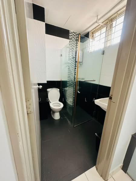 Kediaman Servis untuk Disewa di Fortune Avenue - Justin Lai - Bathroom - PropertyGuru.com.my
