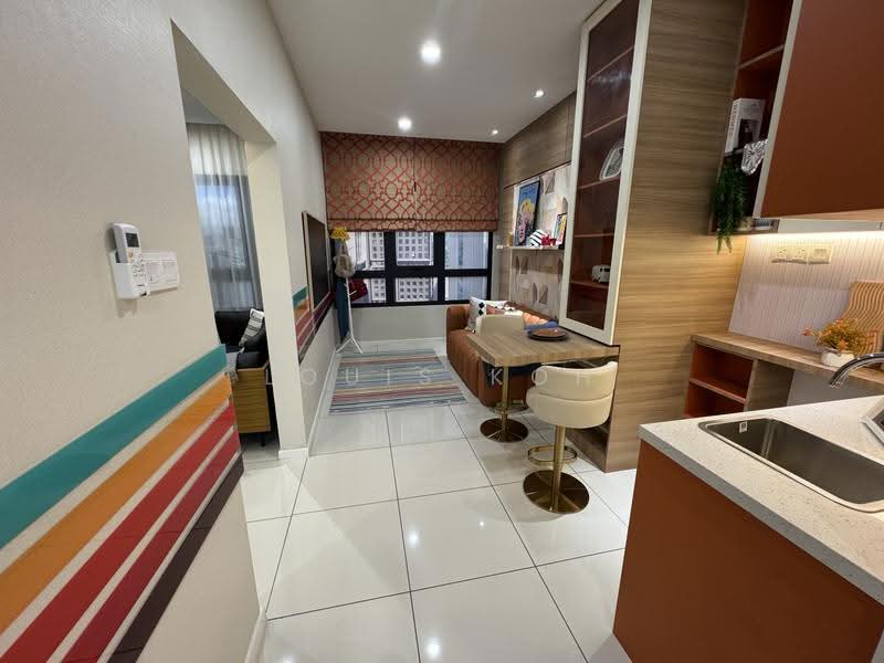 Kediaman Servis untuk Dijual di Coronation Square - Louis Koh - Living Room - PropertyGuru.com.my