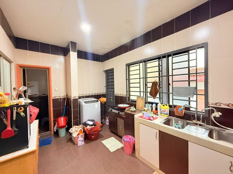 Rumah Teres 2-Tingkat untuk Dijual di Ehsan Jaya (Johor Bahru) - Daniel Yong - Kitchen - PropertyGuru.com.my