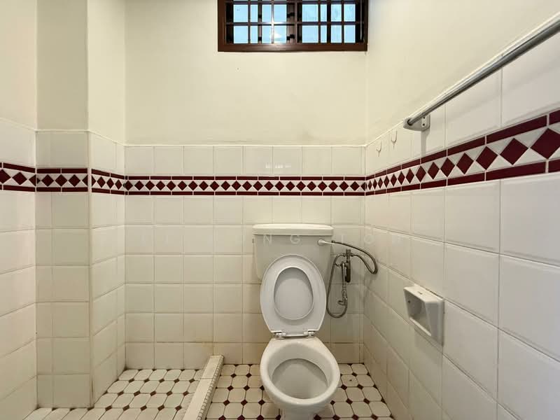 Rumah Teres 2-Tingkat untuk Dijual di Taman Molek (Johor Bahru) - Ee Fong Toh - Bathroom - PropertyGuru.com.my