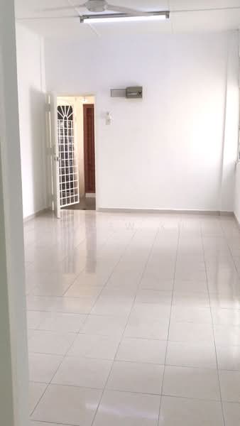 Pangsapuri untuk Disewa di Puchong Utama Court 2 - Yee Yew Kho - Living Room - PropertyGuru.com.my