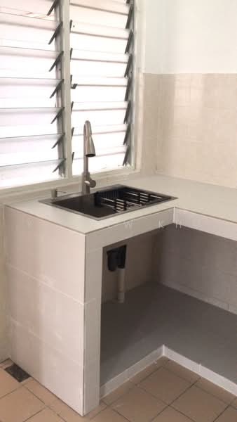 Pangsapuri untuk Disewa di Puchong Utama Court 2 - Yee Yew Kho - Kitchen - PropertyGuru.com.my