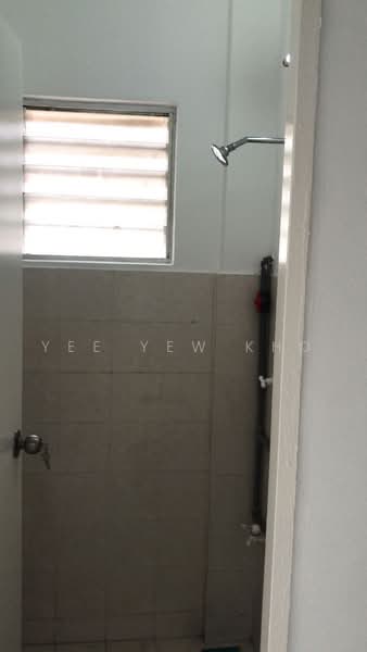 Pangsapuri untuk Disewa di Puchong Utama Court 2 - Yee Yew Kho - Bathroom - PropertyGuru.com.my