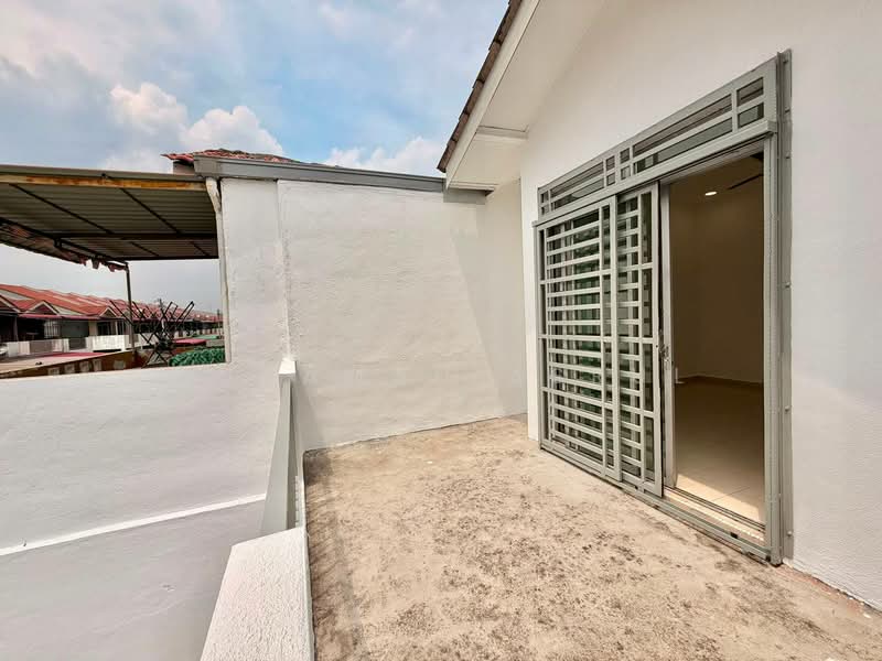 Rumah Teres 2-Tingkat untuk Dijual di Taman Sri Kluang (Kluang) - Muhamad Asrul - Exterior - PropertyGuru.com.my