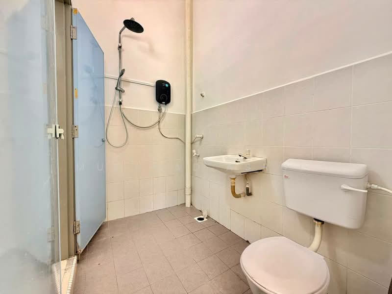 Rumah Teres 2-Tingkat untuk Dijual di Taman Sri Kluang (Kluang) - Muhamad Asrul - Bathroom - PropertyGuru.com.my